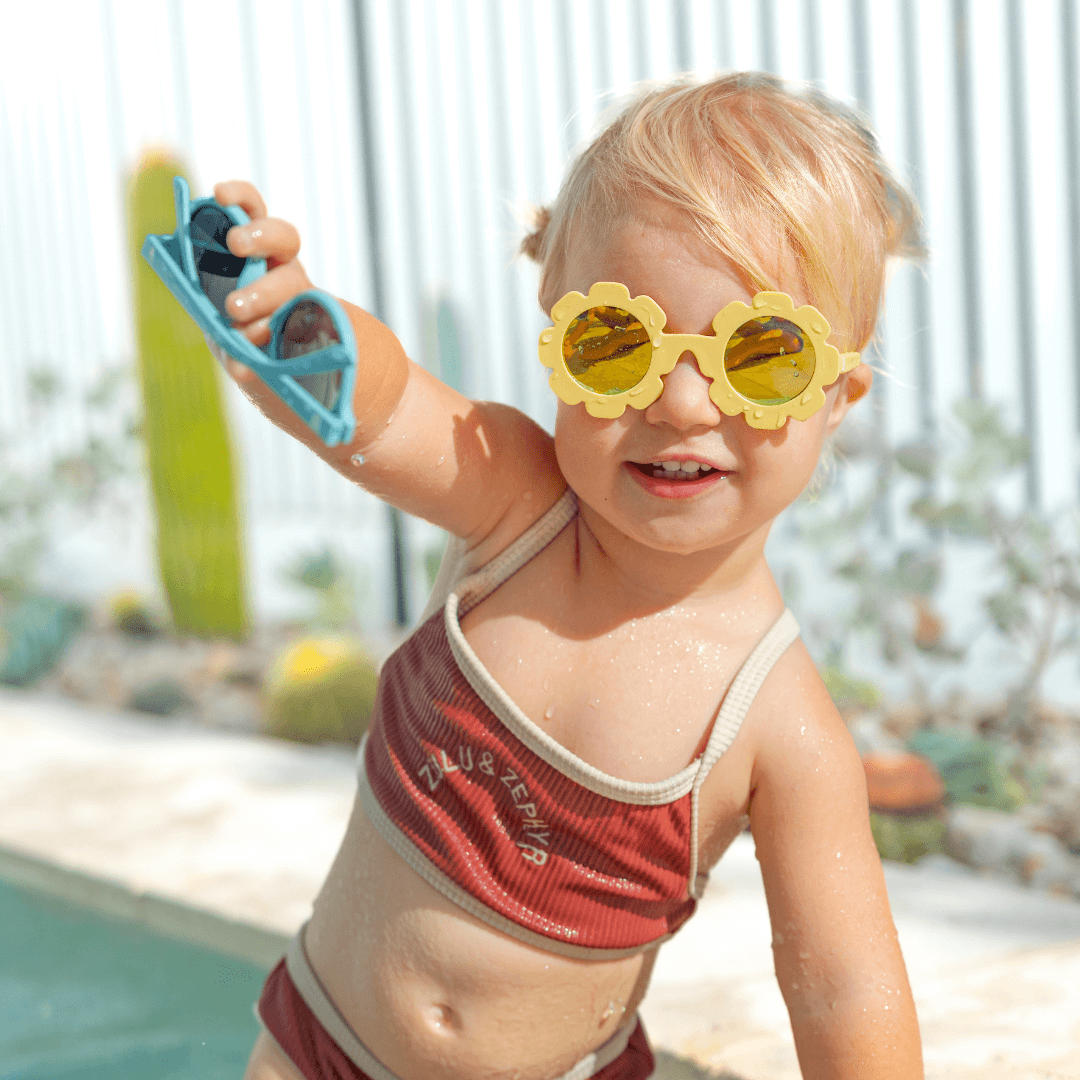 Polarised Flower: Sun Ray With Yellow Mirrored Lenses
