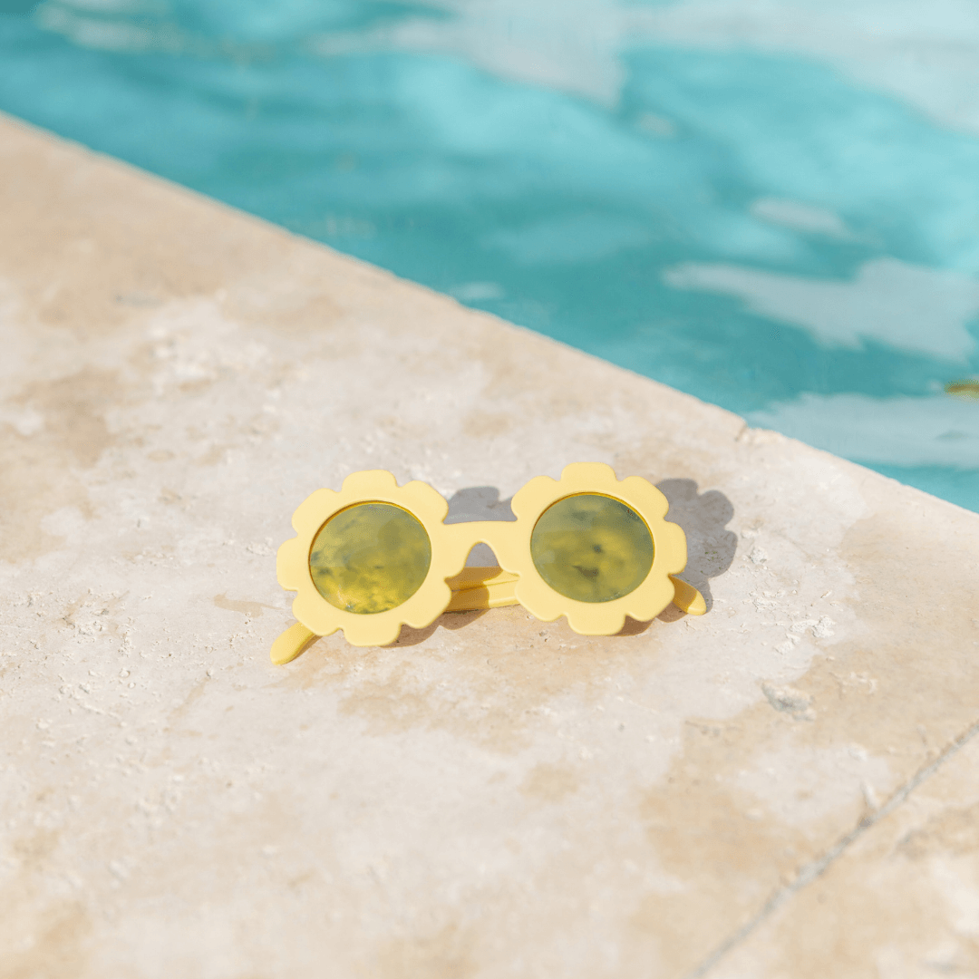 Polarised Flower: Sun Ray With Yellow Mirrored Lenses